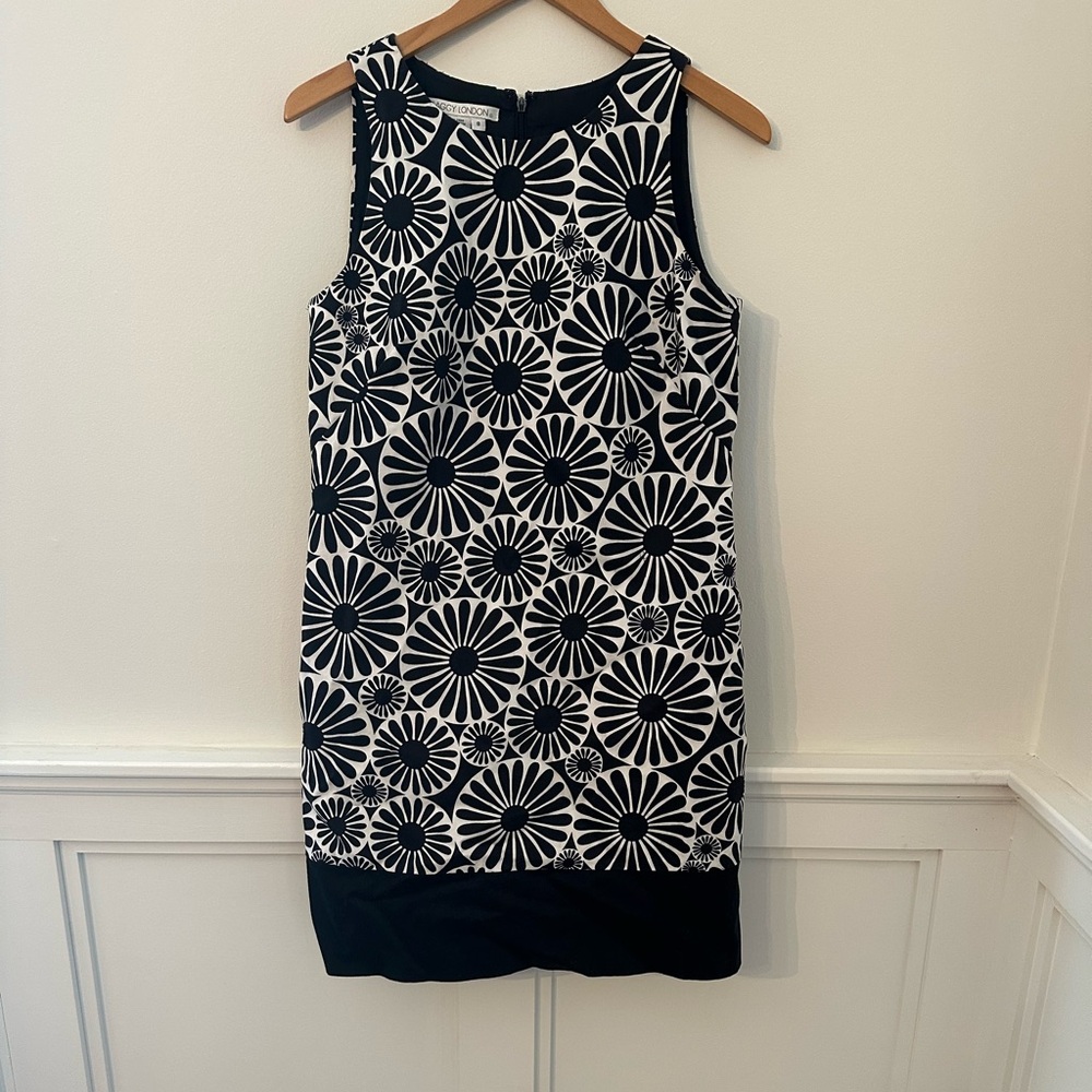 Maggy London Sleveless Black and White Floral dress